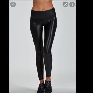 Carbon38 Black Shiny Leggings